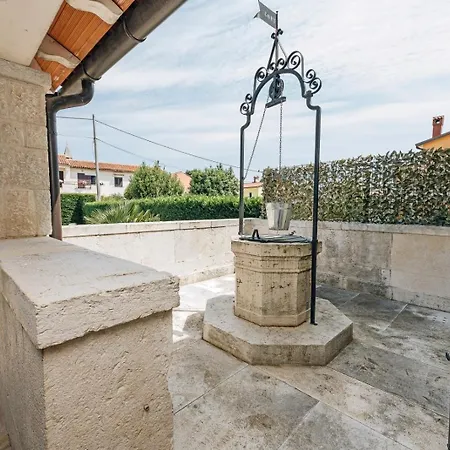 Anabel Hébergement de vacances Kaštelir